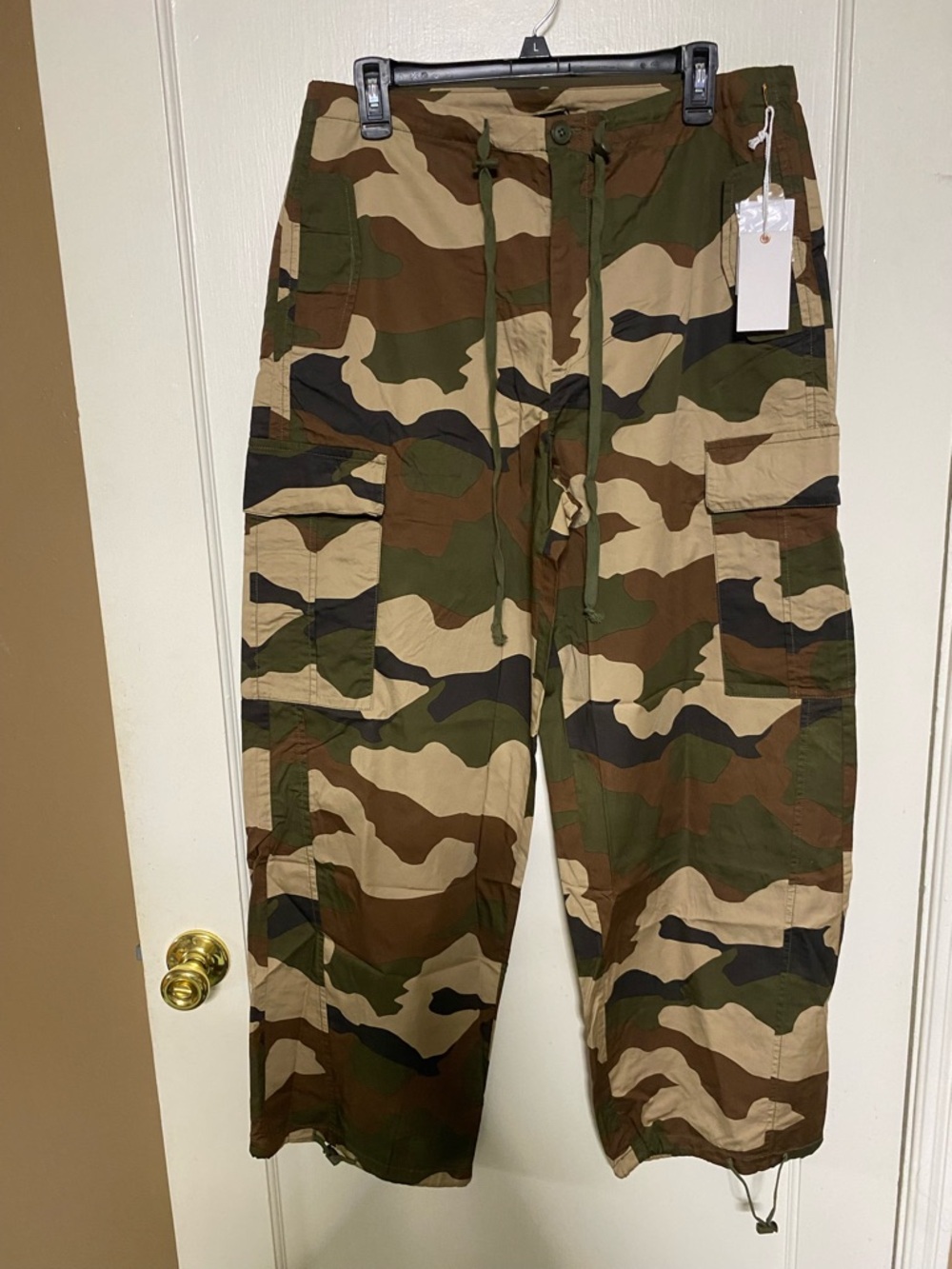 NWT - Good American Camouflage parachute Cargo Pants - size M
